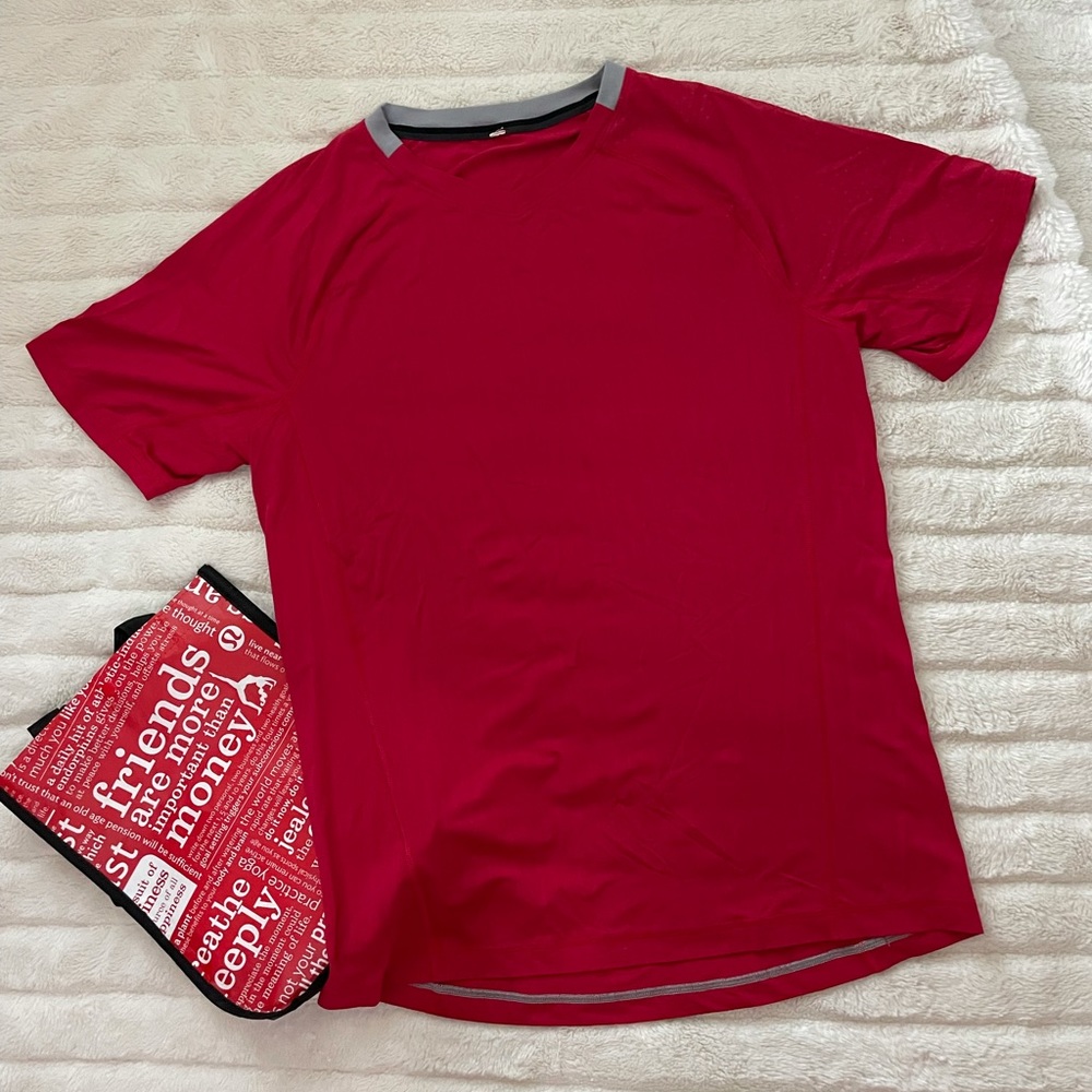 Men’s lululemon v-neck metal vent tech shirt